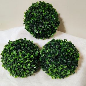 Lot of 3 Plastic Greenery Topiary Balls. 6" Boxwood Decorative.